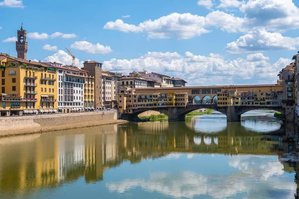 Флоренція Італія Серпня 2019 Вид Міст Понте Веккіо Річці Арно — стокове фото