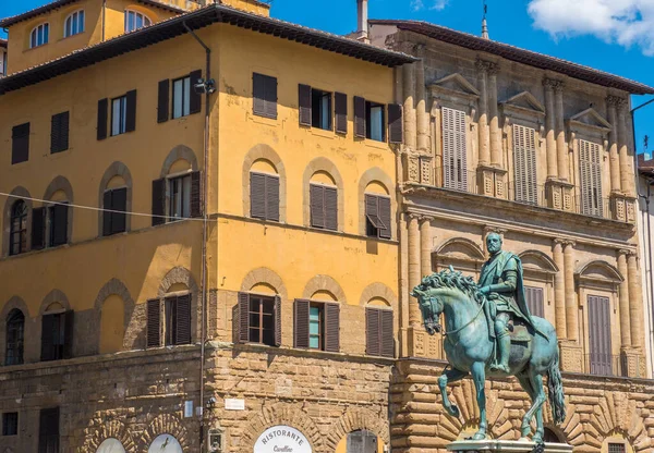 意大利佛罗伦萨 2019年8月16日 位于托斯卡纳佛罗伦萨的德梅迪奇广场 Piazza Della Signoria 的马术雕像 — 图库照片