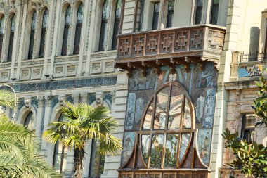 Batumi - Gürcistan Ulusal Bankası, Adjara, Gürcistan 'ın ön cephe dekorasyonunun bir parçası.