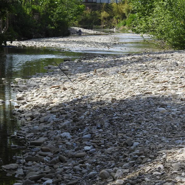 Ein Flacher Fluss Mit Felsigem Bett — Stockfoto