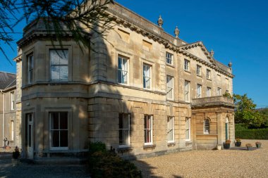 Kingshill House, İngiltere 'nin Dursley kentindeki Gloucestershire kasabasında tarihi bir Gürcistan evinde bulunan bir sanat ve toplantı merkezi.