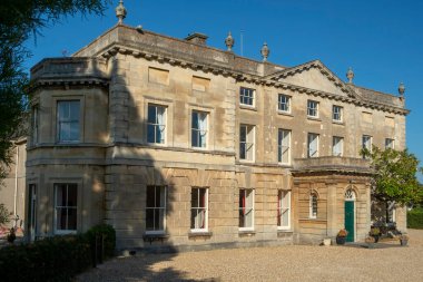 Kingshill House, İngiltere 'nin Dursley kentindeki Gloucestershire kasabasında tarihi bir Gürcistan evinde bulunan bir sanat ve toplantı merkezi.