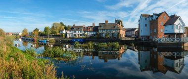 Tewkesbury, Gloucestershire, Severn Vale, İngiltere, İngiltere, Avrupa 'daki Abbey Mill' i restore ederek nehir sel kontrol şeması