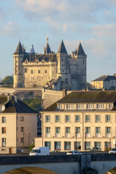 Teleaufnahme Über Die Stadt Zum Chateau Saumur Der Frühmorgendlichen Herbstsonne — Stockfoto