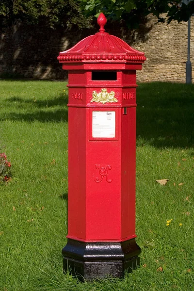 Traditional Old Red Royal Mail Post Box Tetbury Gloucestershire Cotswolds — Stock Photo, Image