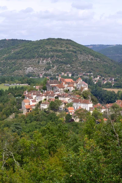 Landelijk Dorpje Calvignac Een Heuveltop Lot Vallei Lot Midi Pyreneeën — Stockfoto