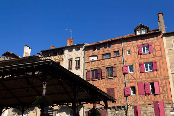 フィギア ロット フランス ヨーロッパの通りや広場にカラフルなシャッターで古い建物を絞ります — ストック写真
