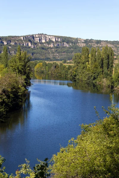 平静的鲁特河 流经法国奎尔西Cajarc Lot附近的农村 — 图库照片