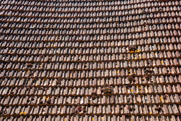 Eine Große Fläche Von Rustikalen Französischen Dachziegeln Vollrahmenkonstruktion Hintergrund Textur — Stockfoto