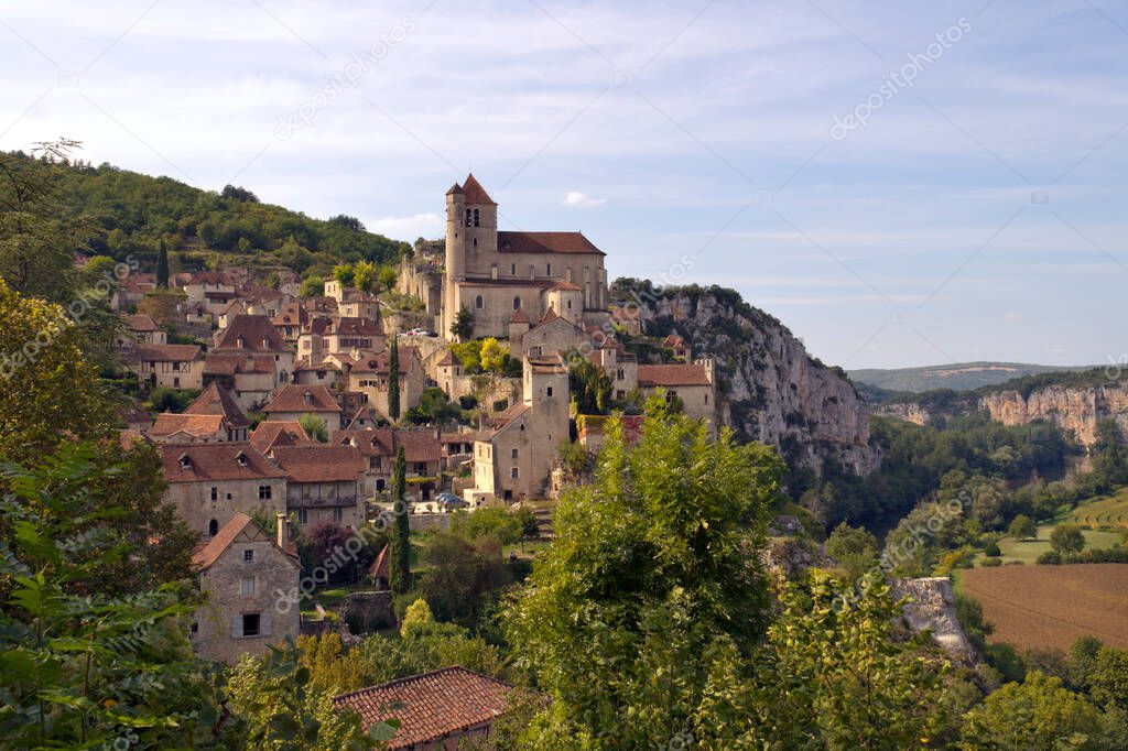 The historic clifftop village tourist attraction of St Cirq Lapopie, Lot, Midi Pyrenees, France, Europe