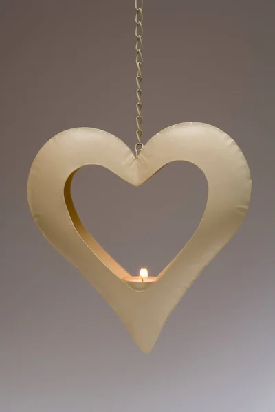 Candela Ardente Tealight Portacandele Metallo Forma Cuore Appeso Davanti Uno — Foto Stock