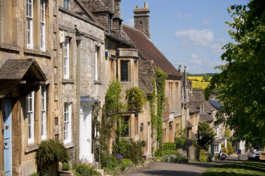 İngiltere, Oxfordshire, Cotswold, Burford, sokak manzarası