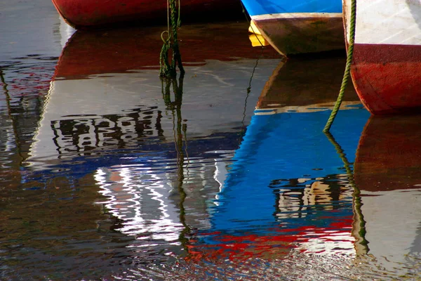 Красочная Рыбалка Лодка Гавани Полперро Корнуолл Великобритания — стоковое фото