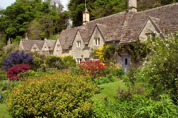 Jolis Jardins Maisons Campagne Pittoresques Bibury Village Gloucestershire Angleterre Royaume — Photo