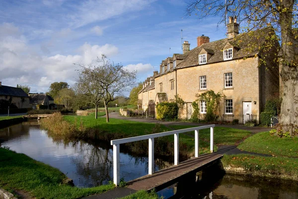 Idyllic River Side Cotswold Stone Houses Lower Slaughter Autumn Cotswolds — 图库照片