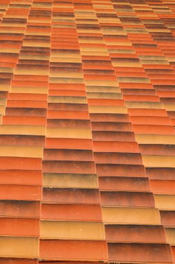 Fransa 'da Penne d' Agenais, Lot et Garonne 'da yeni yapılmış bir Fransız fayanslı çatı. Tam çerçeve yapı arkaplan dokusu.