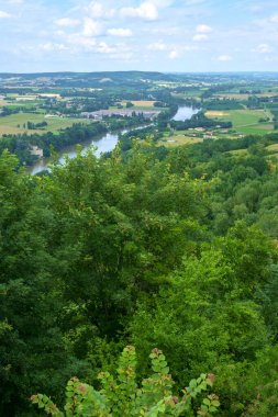Lot River Vadisi manzarası ortaçağ Penne d 'Agenaise tepesi, Lot-et-Garonne, Fransa.