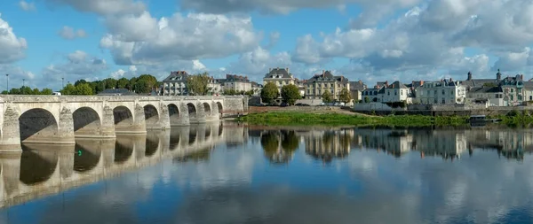 Reflektioner Lugn Flod Loire Solig Höstdag Saumur Maine Loire Frankrike — Stockfoto