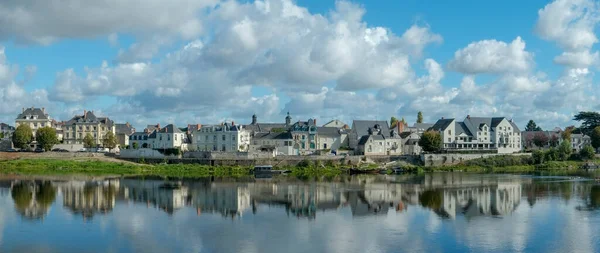 Reflektioner Lugn Flod Loire Solig Höstdag Saumur Maine Loire Frankrike — Stockfoto