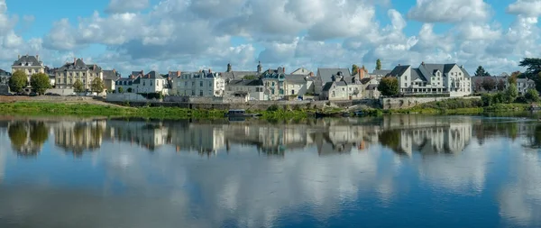 Reflektioner Lugn Flod Loire Solig Höstdag Saumur Maine Loire Frankrike — Stockfoto