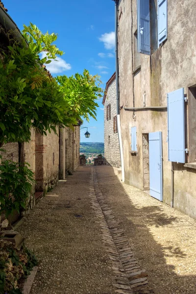 フランスのロット ガロンヌ プジョルの初夏の日差しの中で絵のような建築 この歴史的な村は Les Beaux Village France 協会のメンバーです — ストック写真