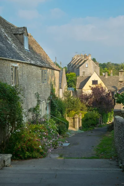 Malerische Cotswold Steinhäuser Säumen Die Straßen Von Bisley Gloucestershire Großbritannien — Stockfoto
