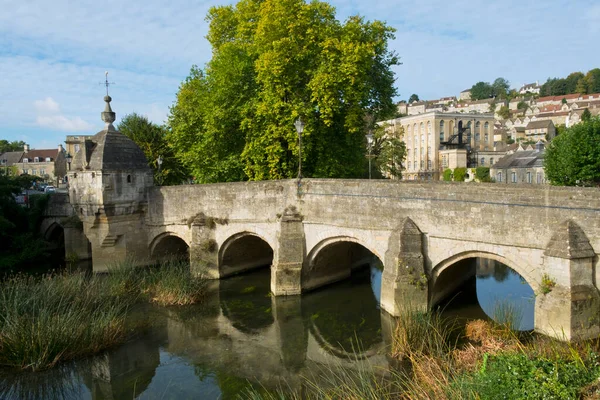 Ponte Antiga Bem Conhecida Sobre Rio Avon Com Sua Capela — Fotografia de Stock