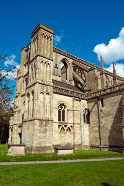 Resimli Malmesbury Manastırı bahar güneşinde, Wiltshire, İngiltere
