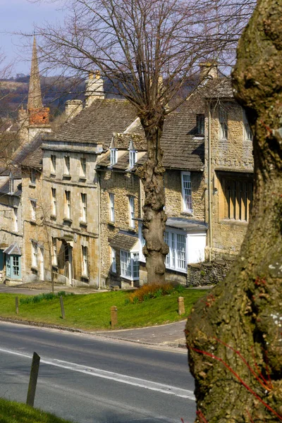 Cottage Caratteristici Cotswold All Inizio Della Primavera Sole Sulla Collina — Foto Stock