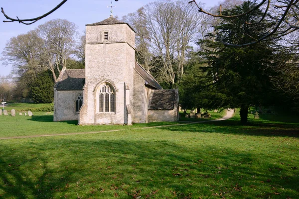 Pintoresca Iglesia Del Pueblo Eastleach Martin Bajo Sol Primavera Gloucestershire —  Fotos de Stock