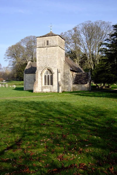 Malowniczy Wiejski Kościół Eastleach Martin Wiosennym Słońcu Gloucestershire — Zdjęcie stockowe