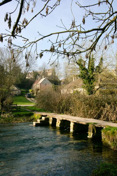 Die Alte Klappbrücke Eastleach Der Frühlingssonne Den Cotswolds Gloucestershire Großbritannien — Stockfoto