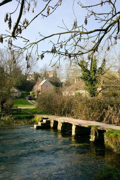 Antico Ponte Battito Ciglia Eastleach Sotto Sole Primaverile Nelle Cotswolds — Foto Stock