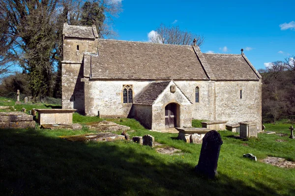 Tavaszi Napsütés Festői Régi Templom Duntisbourne Rouse Cotswolds Gloucestershire Egyesült — Stock Fotó