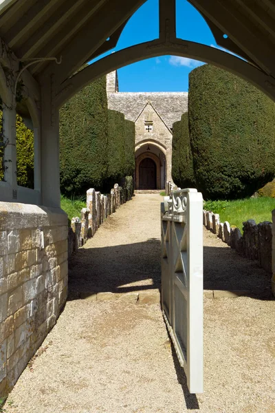 Lente Zon Pittoreske Oude Kerk Lychgate Duntisbourne Abbots Cotswolds Gloucestershire — Stockfoto