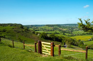 Coaley Tepesi 'nden Severn Vadisi' ne bakın. Frocester Tepesi, Nympsfield, Gloucestershire, Cotswolds, İngiltere.