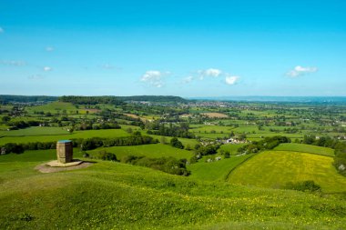 Cotswold Yolu, İngiltere, Gloucestershire yakınlarındaki Coaley Tepesi 'nde bulunan patikadan geçer.