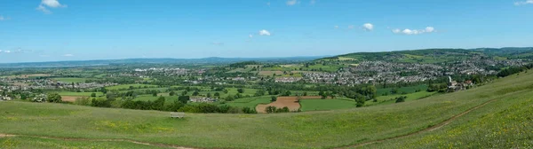英国科茨沃尔德Gloucestershire附近的Selsley公共小径上 从Cotswold Way长距离小径俯瞰全景 — 图库照片