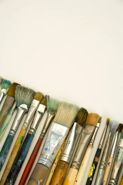 Well Used Artists Paintbrushes White Paper Background — Stock Photo, Image