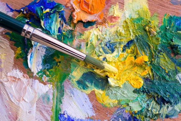 Lebendige Mehrfarbige Künstler Oder Acrylfarben Palette Und Pinsel — Stockfoto