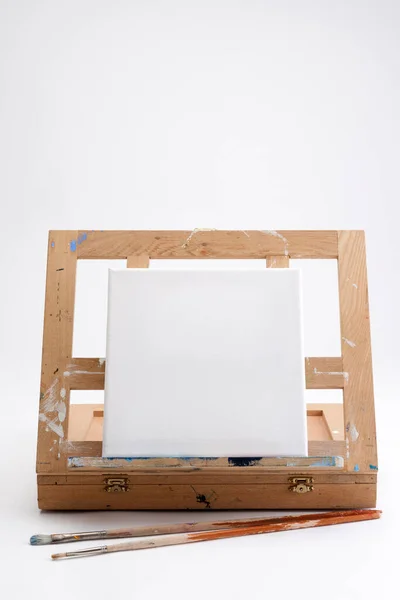 Well Used Artist Portable Easel Case White Seamless Square Blank — Stock Photo, Image