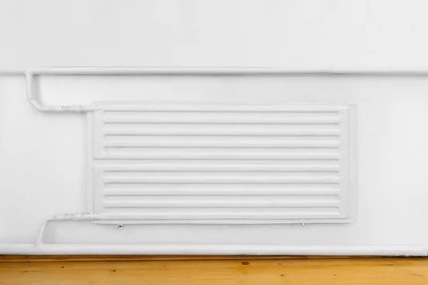 Радиатор в квартире, интерьер — стоковое фото