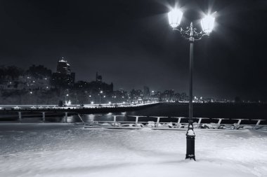 Gece şehir manzaralı güzel fener