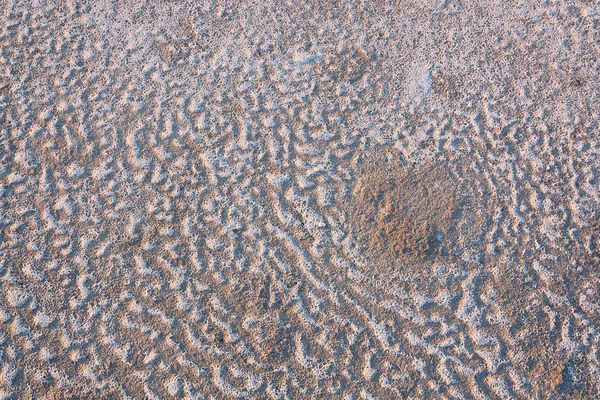 Sůl vzory na písku u jezera — Stock fotografie