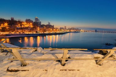 Gece şehrin güzel manzarası