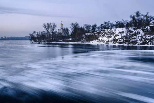 Aerial view of the great river with floating ice floes during the dusk. Drifting of ice. Ice floe. motion blur. III — Stock Photo, Image