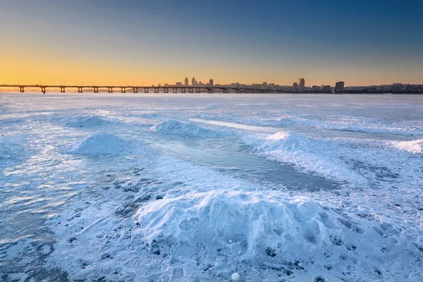 Beautiful winter landscape with frozen river and sunset sky I — Stock Photo, Image