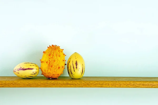 Horned Melon Pepinos Wooden Shelf — Stock Photo, Image