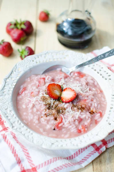 Balsamik sirke ile çilek risotto