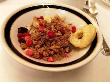 Restoranda kahvaltı, açık büfe.